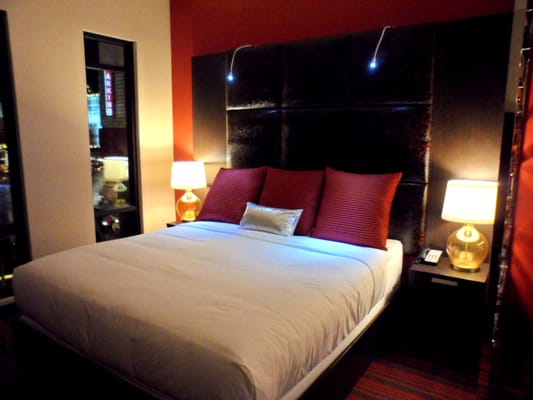 ... to coax shooter out of downtown house | Las Vegas Review-Journal