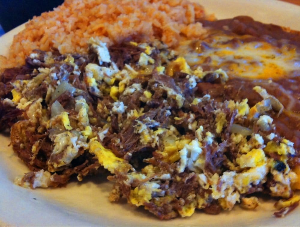 HUEVOS CON MACHACA huevos con machaca: