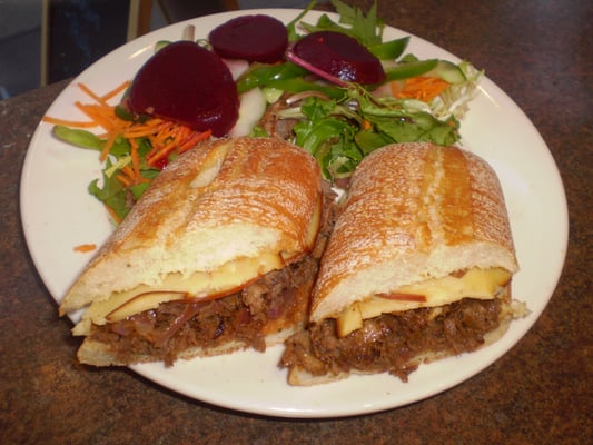 Barbie Q sandwich +small salad: grilled thin beef, red onion, melted