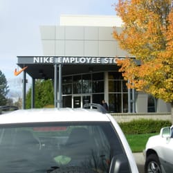 Nike store employee discount Work Hard, Live Easy. When you join NIKE, Inc., you’re part of the family. To inspire greatness inside and outside work, we invest in our culture and offer employees competitive health, financial, security and work-life benefits.